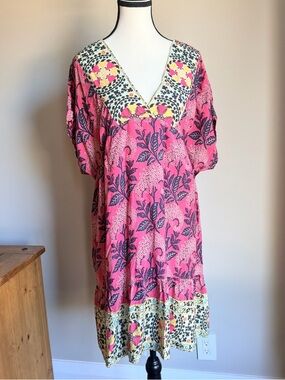 Pink Floral V-Neck Women’s Dress with Contrasting Trim